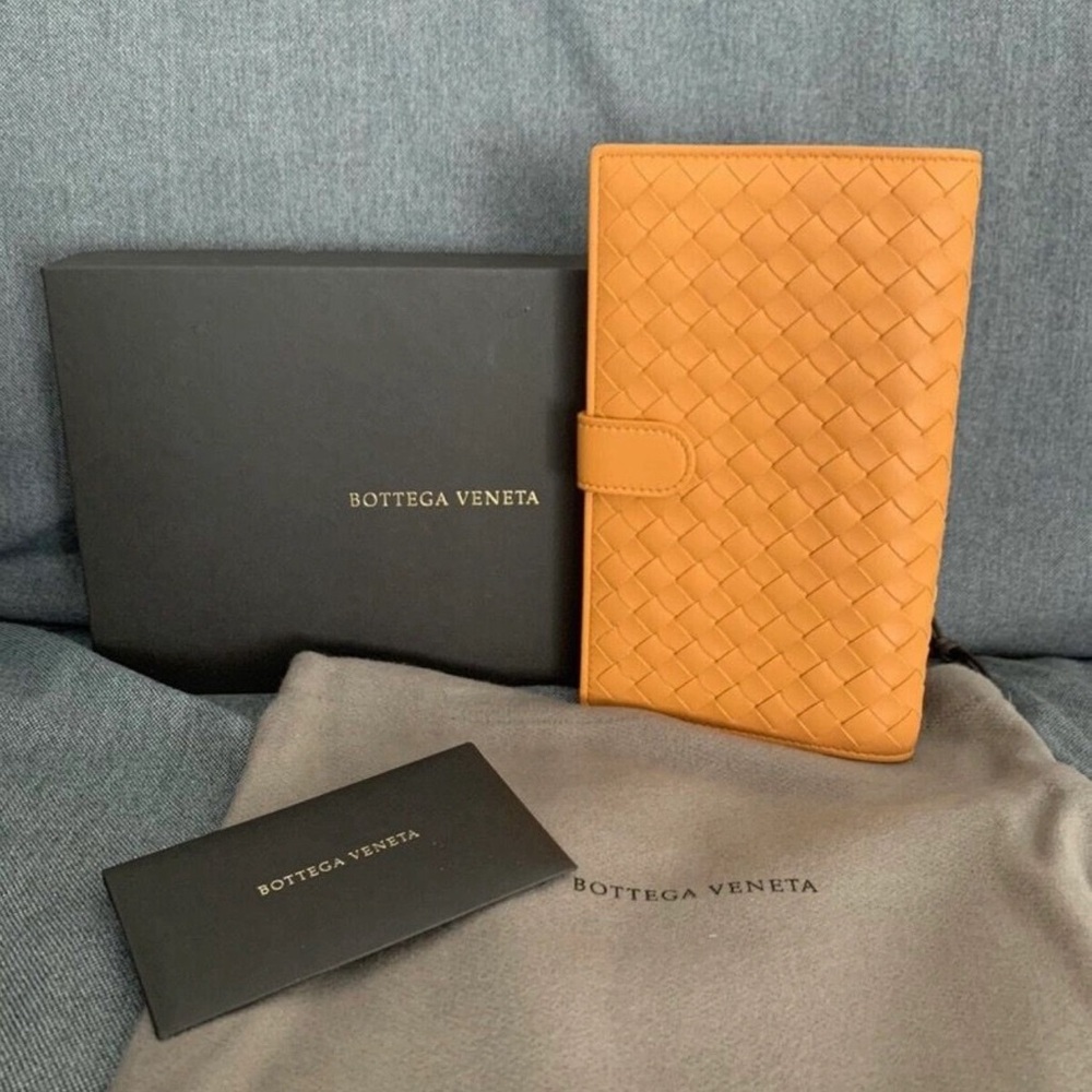 Bottega Veneta Medium size Wallet with zip around